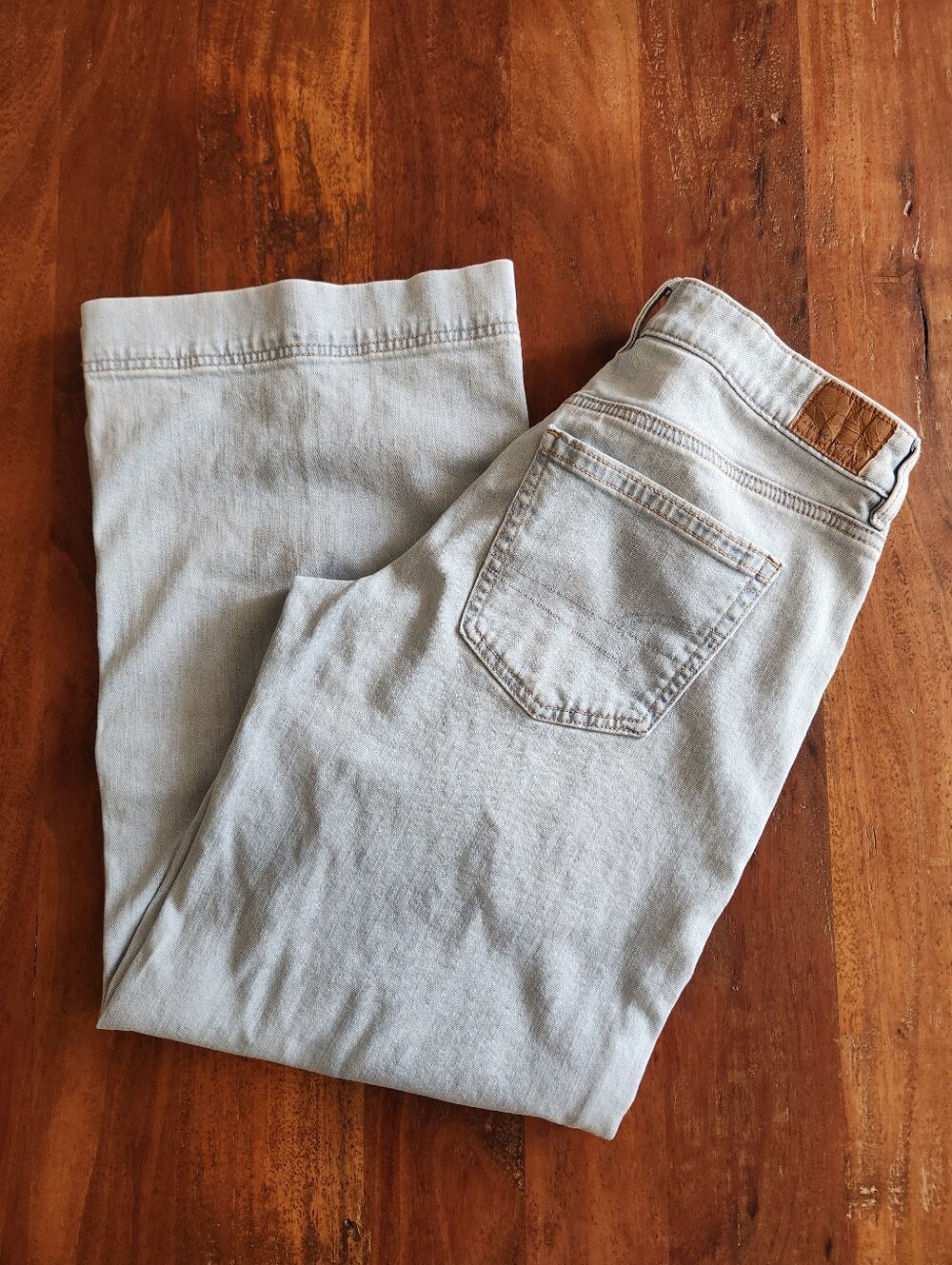 American Eagle Low Rise Wide-Leg Jeans In Faded Light Wash 4 - Picture 2 of 13